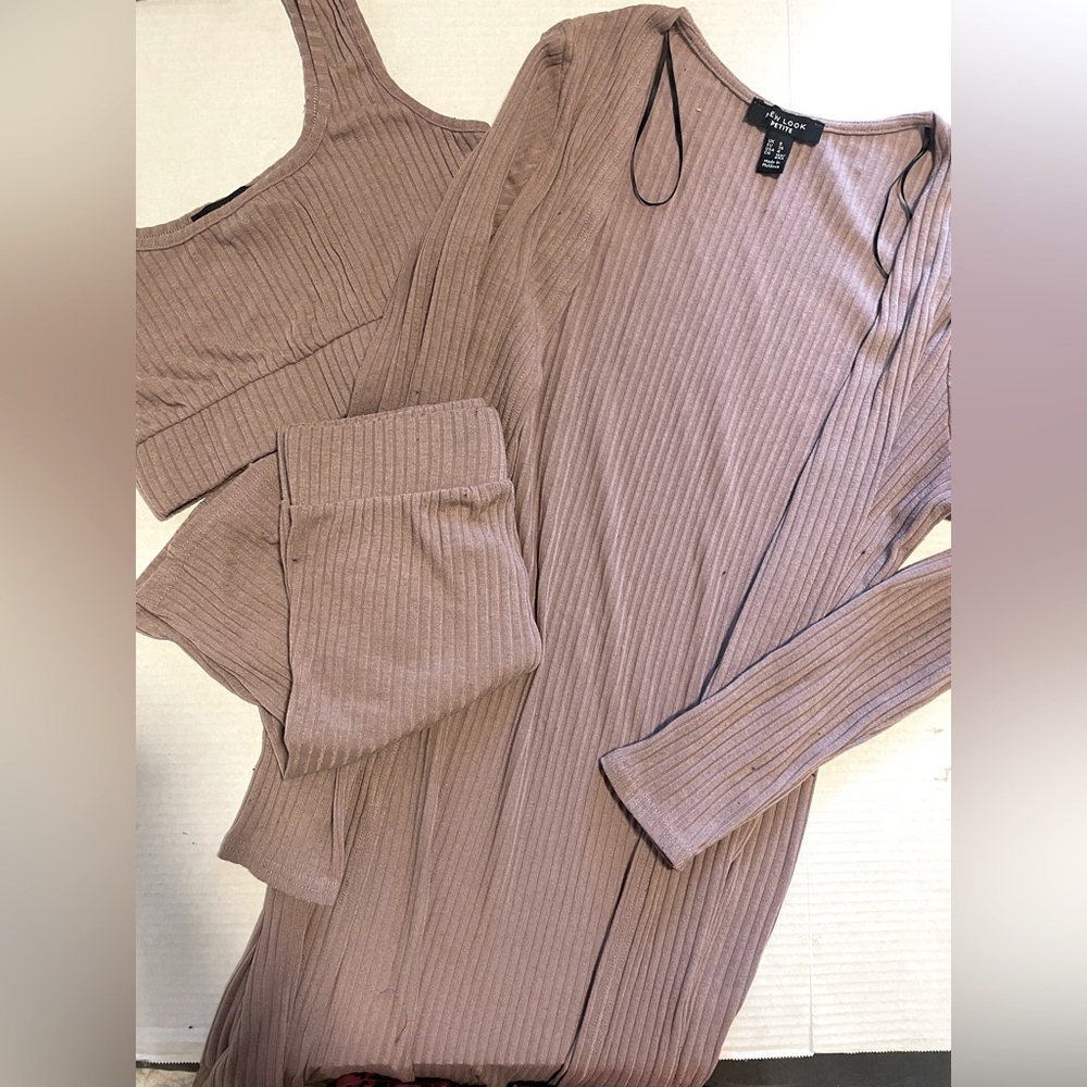 Three piece lounge set